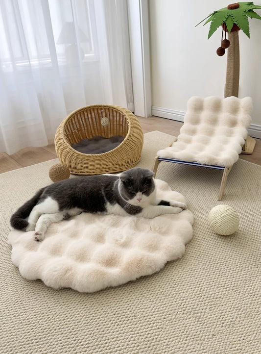 Beige Plush Round Cat Mat - Soft Faux Fur Sleeping Pad (40cm Diameter)
